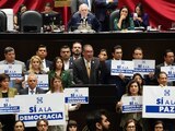 Diputados del PAN protestaron durante la sesión ordinaria, ayer.