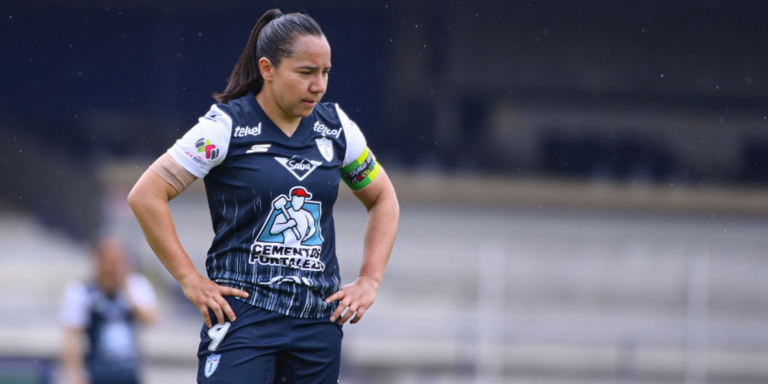 El hermano de Charlyn Corral se hizo de palabras con aficionados de Pumas.