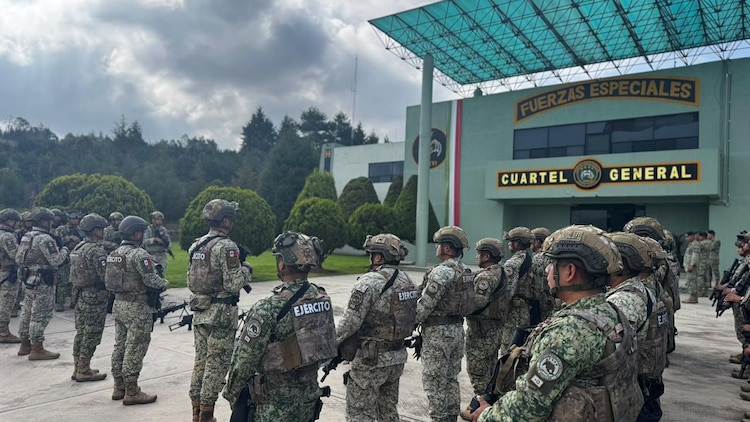 Cien integrantes de Fuerzas Especiales arribaron a Mazatlán como parte de un nuevo refuerzo de seguridad.