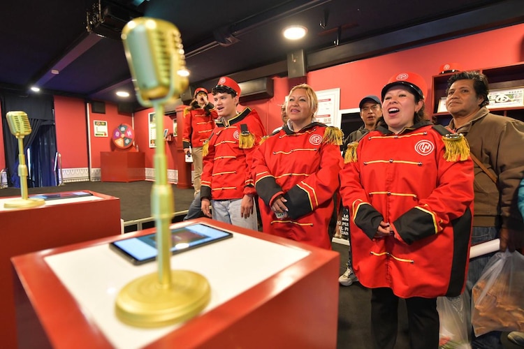 La cabina de los niños gritones destaca como una de las actividades favoritas del público asistente.