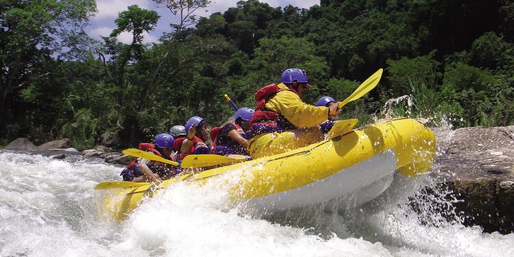 Río Filobobos tiene el escenario perfecto para practicar kayak en los rápidos.