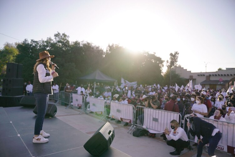 Marina del Pilar Ávila Olmeda durante su cierre de campaña.
