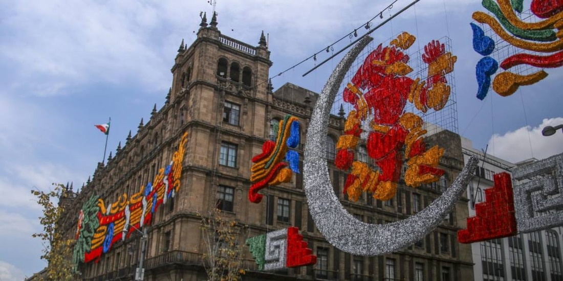 El Zócalo de la CDMX se iluminará para celebrar los 500 años de la resistencia de los pueblos.