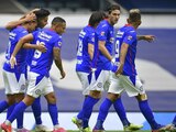 Futbolistas del Cruz Azul festejan un gol en la fase regular del Torneo Guard1anes 2021, en el que Monterrey quedó fuera en cuartos de final.