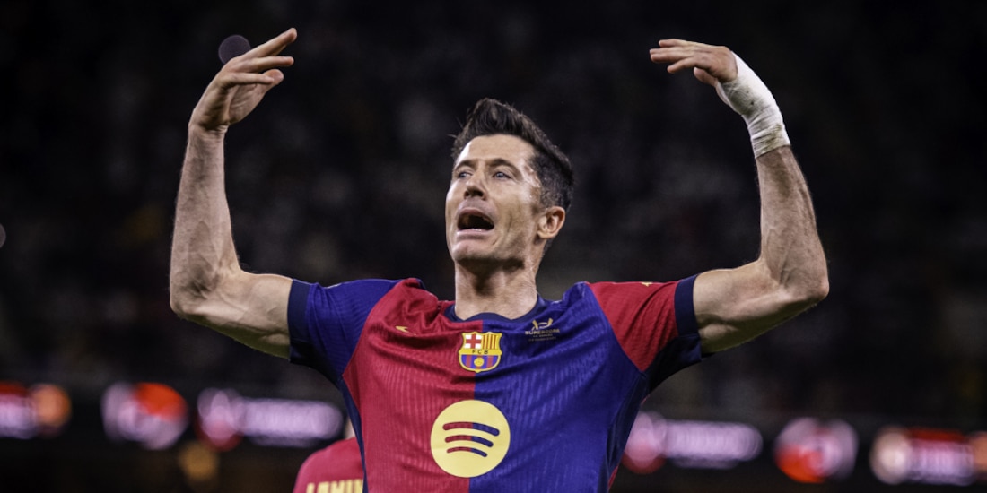 Robert Lewandowski celebrando un gol con el Barcelona.