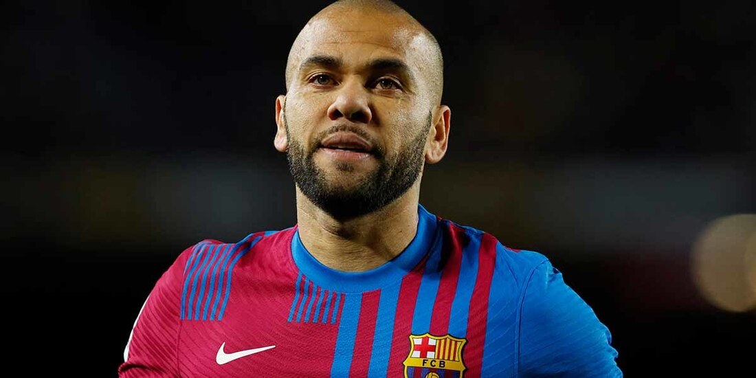 Dani Alves durante un partido del Barcelona la temporada pasada.