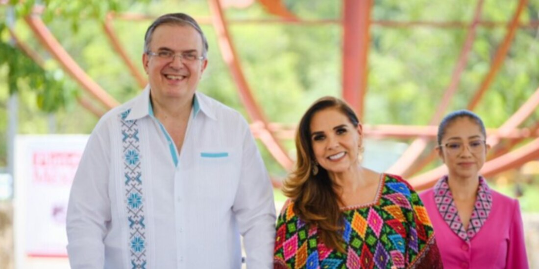 Marcelo Ebrard y Mara Lezama, ayer, al firmar el convenio