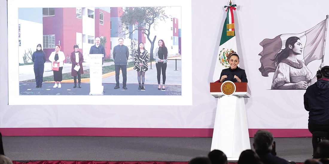 Sedatu entrega viviendas en Michoacán