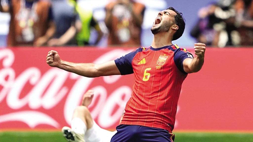 MERINO festeja la victoria de España