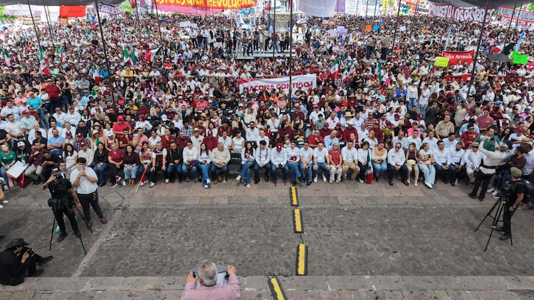 Miles de michoacanos se reunieron en la Plaza Valladolid para escuchar el informe de la presidenta Claudia Sheinbaum.