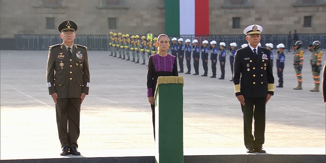 Al centro, la presidenta Claudia Sheinbaum, en la ceremonia.