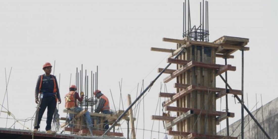 Personal de la construcción en la imagen de archivo