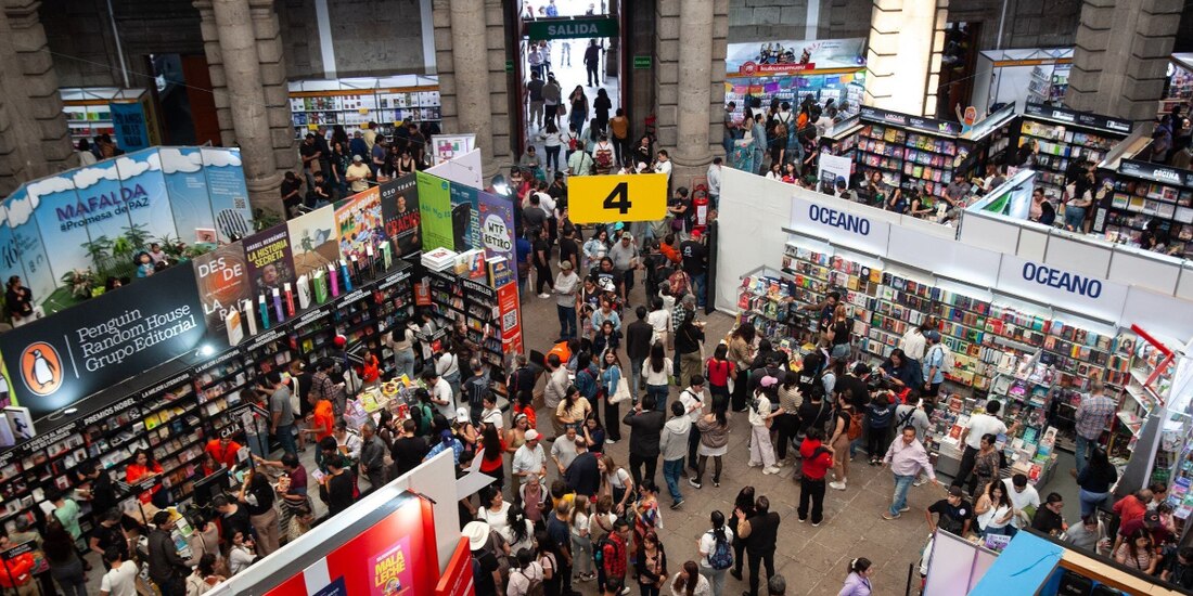 Vista del patio principal del Palacio de Minería, ayer.