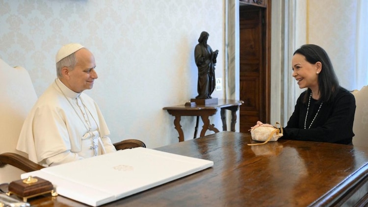 El Papa León XIV recibe a María Corina Machado en el Vaticano.