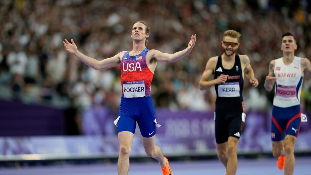 Cole Hocker supera su registro y se impone en 1,500 m.