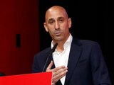 El presidente de la Federación Española de Fútbol, Luis Rubiales, interviene en una asamblea general extraordinaria de la institución, en Las Rozas, Madrid, el 25 de agosto de 2023.