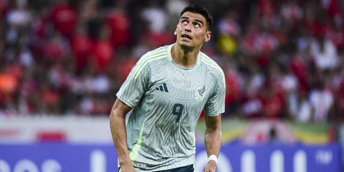 Guillermo Martínez, delantero de los Pumas de la UNAM, en un juego con la Selección Mexicana