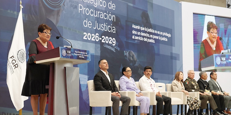 ERNESTINA Godoy con los gabinetes de seguridad y justicia, ayer.