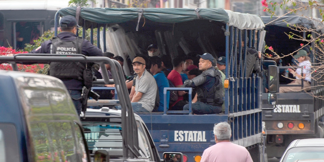 EL DATO: EL PASADO 23 de marzo fueron hallados 229 migrantes en la caja de un tráiler en Veracruz que estaba estacionado en un depósito de vehículos. Las personas fueron aseguradas por autoridades estatales y federales, y enviadas a un centro migratorio para definir su estatus.