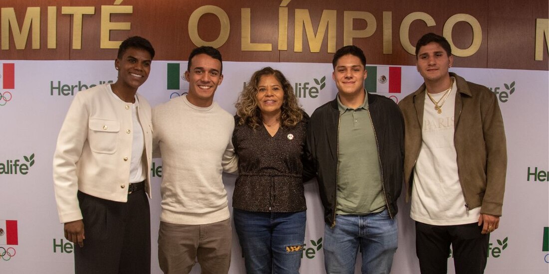 Los medallistas olímpicos están muy cerca de Marijose Alcalá. Foto: COM