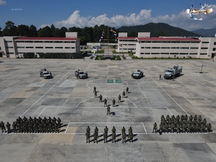 Doce marinos se gradúan del Curso Básico de Fuerzas Especiales de la Armada