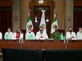 Directores de hospitales de NL acompañan al secretario de Salud, Manuel de la O, en conferencia de prensa.