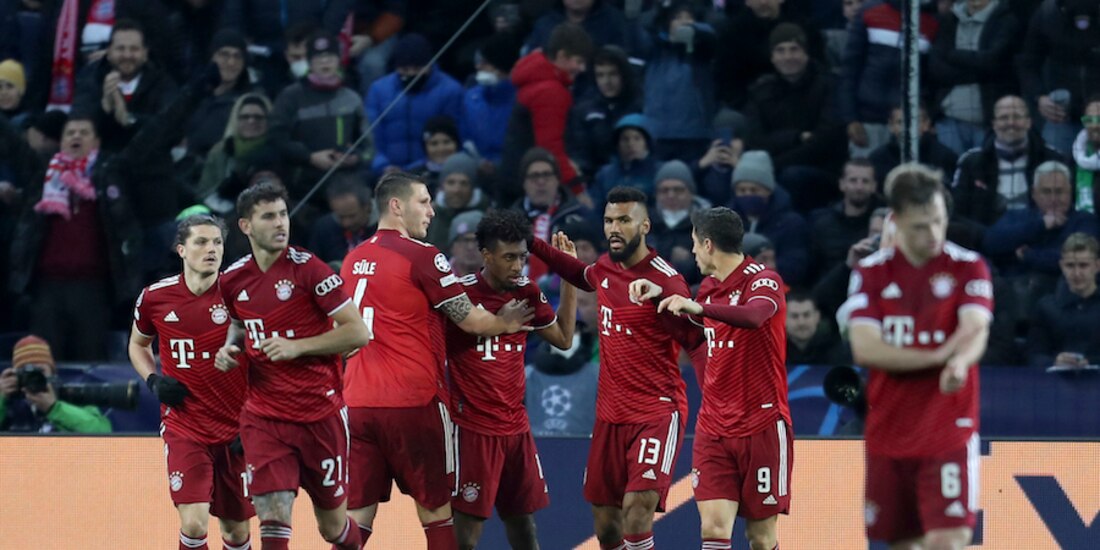 Jugadores del equipo de Múnich festejan el gol de Coman, ayer, en Austria.