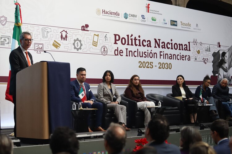 Edgar Amador Zamora, secretario de Hacienda, presentó el plan de Política Nacional de Inclusión Financiera 2025-2030.