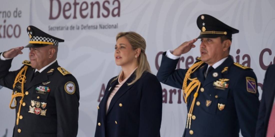 Al centro de la imagen, la Gobernadora Maru Campos.