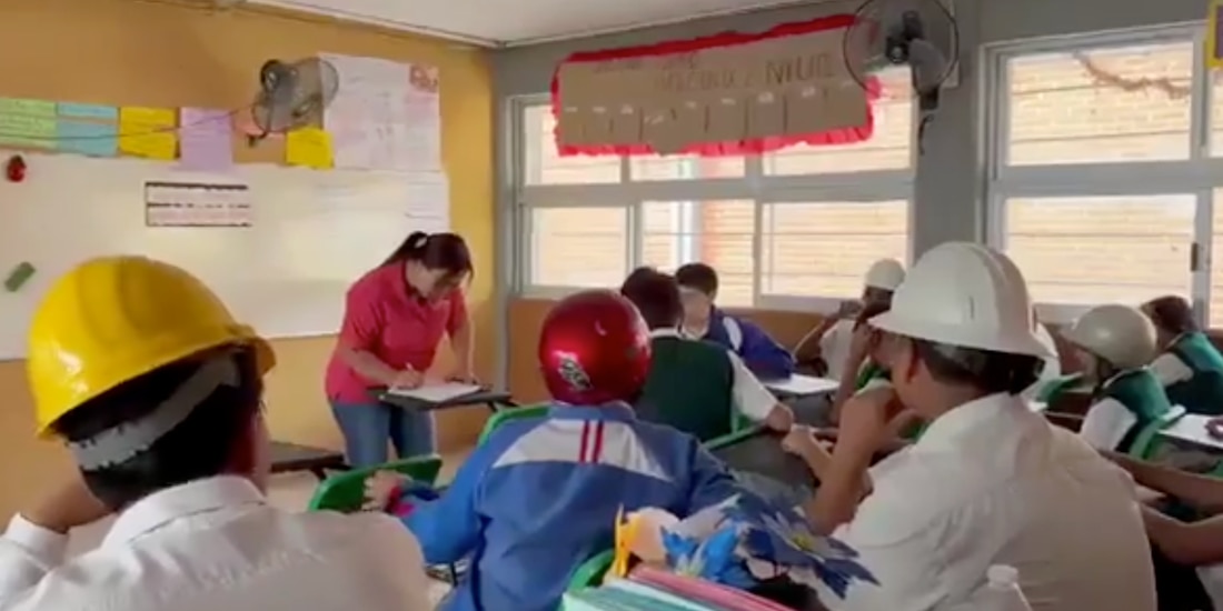 Alumnos usan cascos en clases