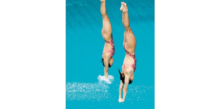 Los clavadistas mexicanos, en sus premiaciones y saltos en Canadá.