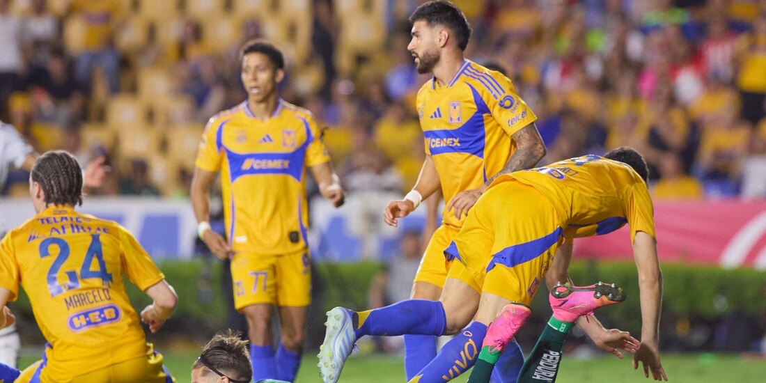 Nico ibáñez le pega a Ezequiel Unsainy ahí se desató la polémica, ayer, en el Volcán.