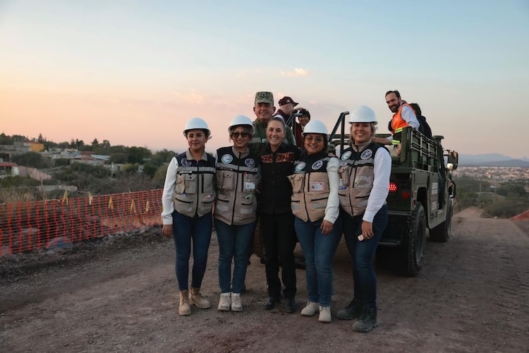 Al centro, la Presidenta Claudia Sheinbaum.