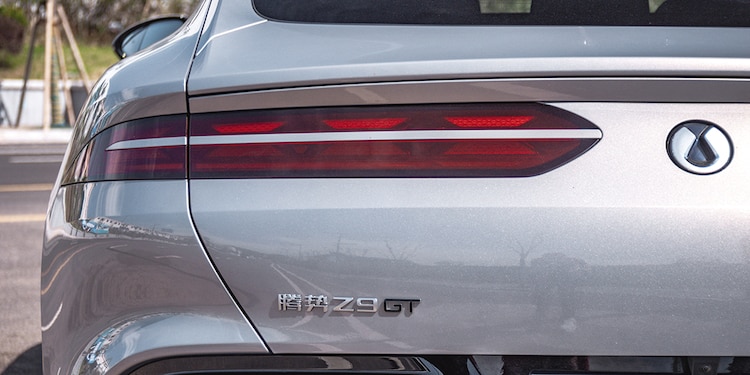 Denza ofrece autonomía eléctrica