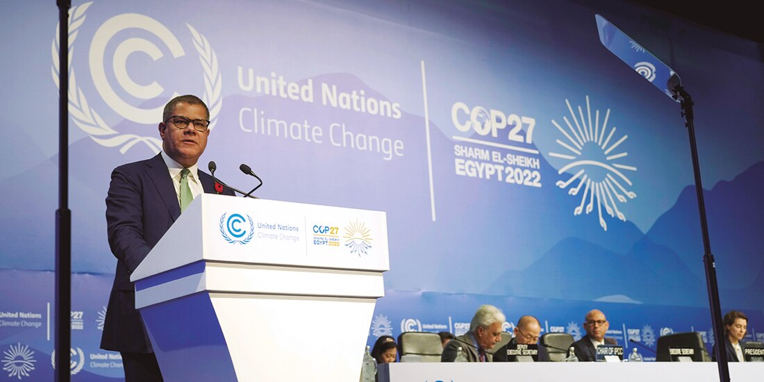 El ministro de Exteriores egipcio y líder de la COP27, Sameh Shoukry, da un mensaje a las delegaciones presentes.