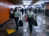 Elementos de la Guardia Nacional, en el Metro de la Ciudad de México.