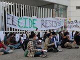 Estudiantes del CIDE protestan desde la calle.