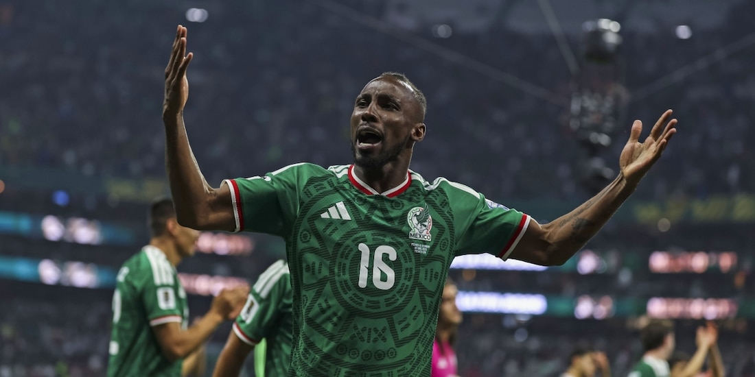 Julián Quiñones celebra uno de sus goles con México en el Mundial 2026.