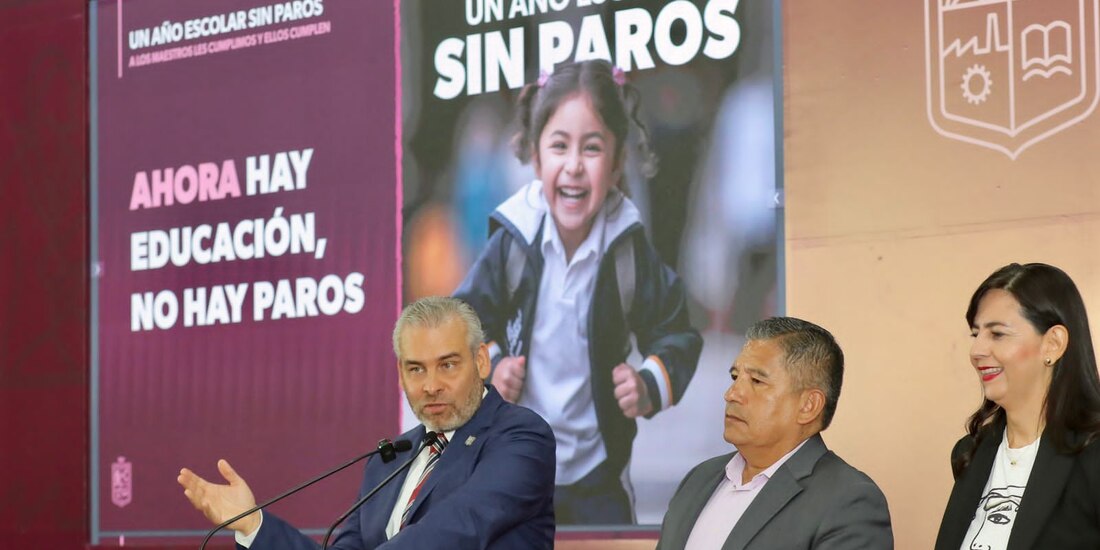 Alfredo Ramírez Bedolla, gobernador de Michoacán, celebra trabajo en la entidad en favor de la educación.