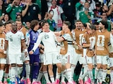 FUTBOLISTAS aztecas celebran un gol contra Chequia, el 24 de junio.