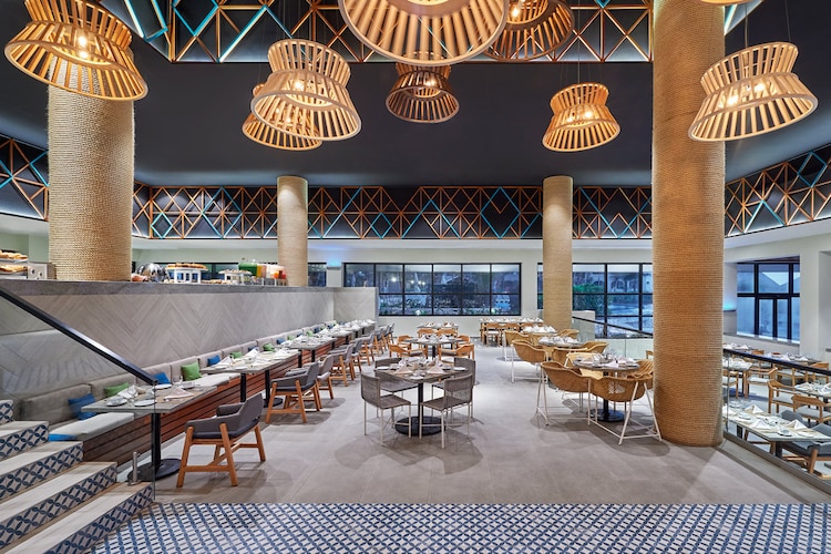 Nuevas propuestas culinarias elevan la experiencia All Inclusive en el Fiesta Americana Condesa Cancún.