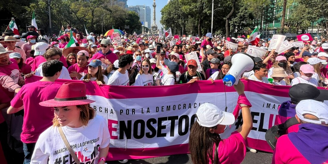 Este domingo se lleva a cabo la marcha en defensa del INE.