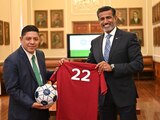 Ricardo Gallardo, gobernador de SLP (izq.) y el embajador de Qatar en México, Mohammed Alkuwari (der.).
