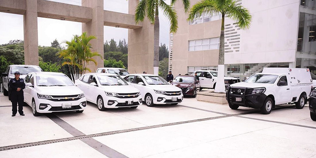 ENTREGA de vehículos para áreas operativas de la fiscalía, en diciembre pasado.