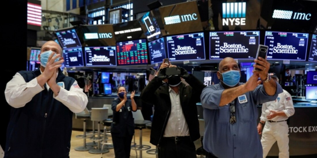 El Nasdaq Composite ganaba 0.43 por ciento, a 11,177.44 en la apertura y marcó un nuevo máximo de apertura.