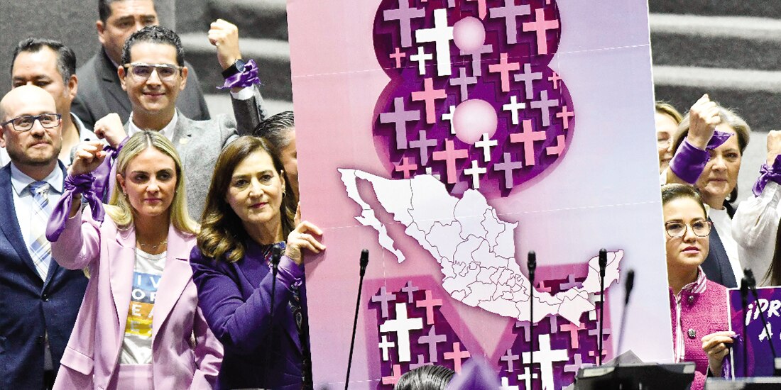 Diputados del PAN, ayer, durante la sesión solemne en San Lázaro con motivo del 8M.