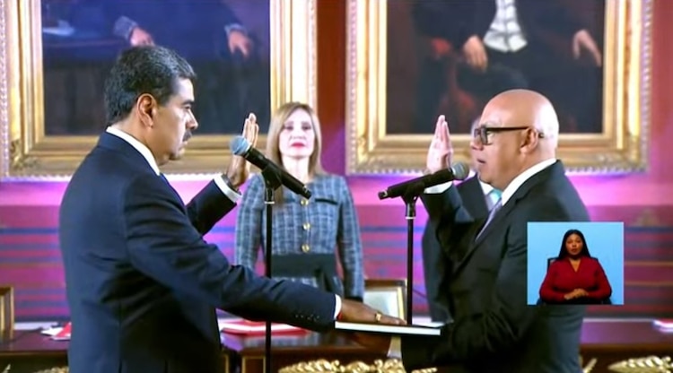 Juramentación de Maduro al tomar posesión como presidente de Venezuela.