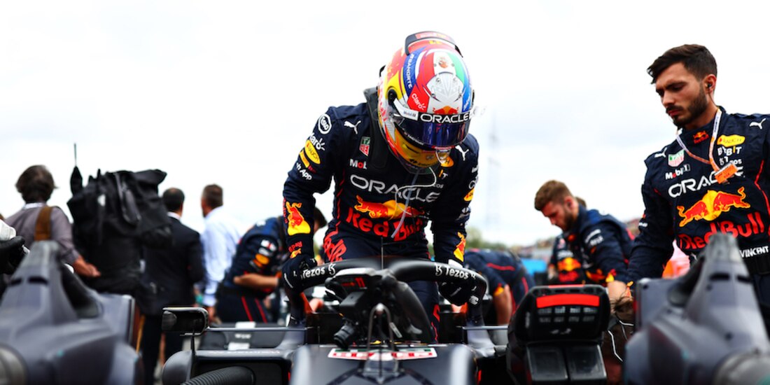 El mexicano apunto de subirse a su monoplaza en la Fórmula 1.