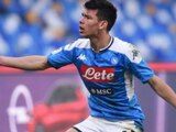 El atacante mexicano en un partido con el Napoli.
