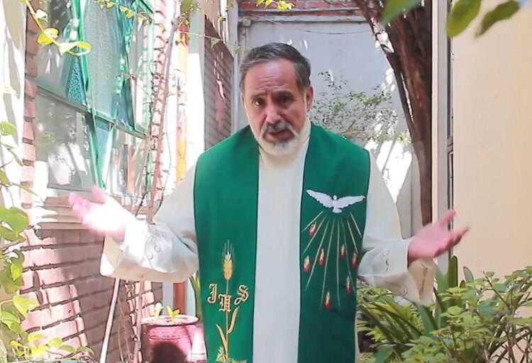 El fin de semana, el sacerdote Mateo Calvillo Paz fue golpeado por un sujeto cuando regresaba a Michoacán, lo que describió como el ataque de un sicario.